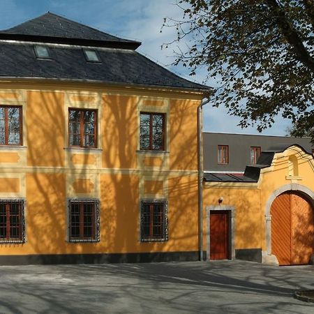 Fara Rancirov Hotel Jihlava Bagian luar foto