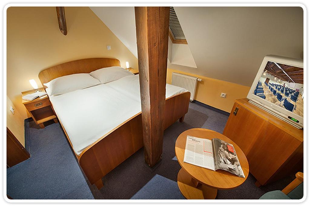 Fara Rancirov Hotel Jihlava Bagian luar foto