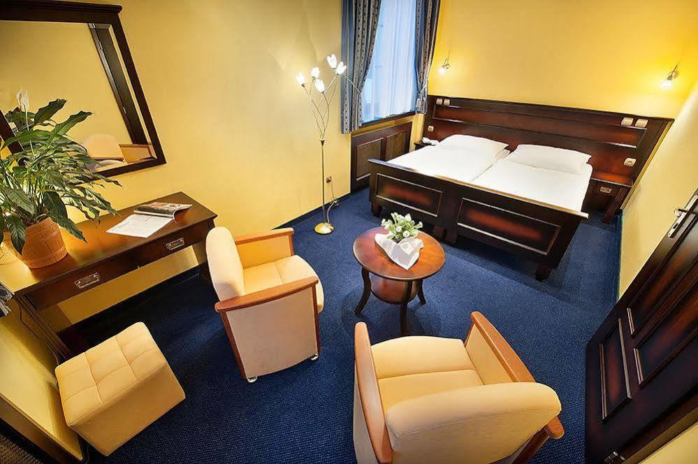 Fara Rancirov Hotel Jihlava Bagian luar foto